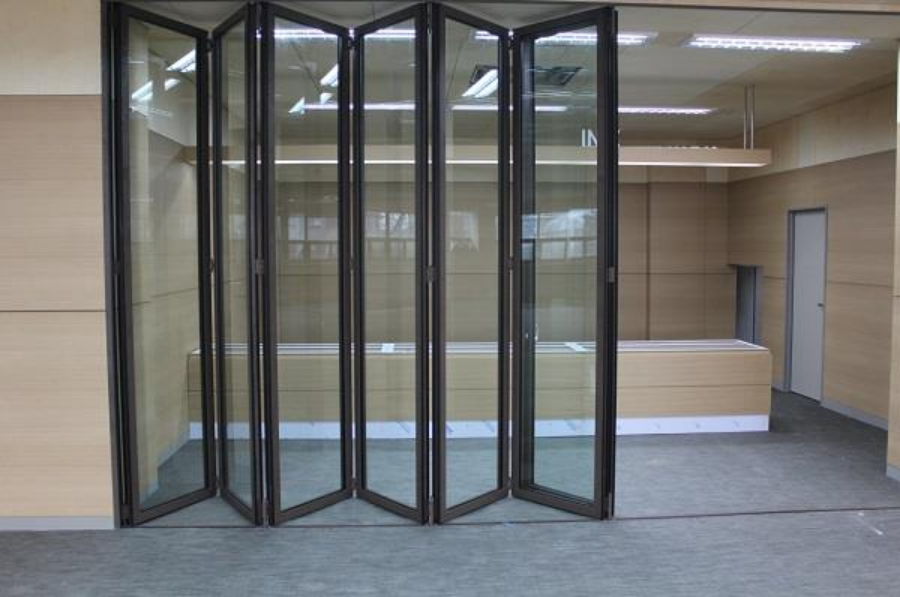 Mẫu cửa nhốm kính xếp trượt 6 cánh